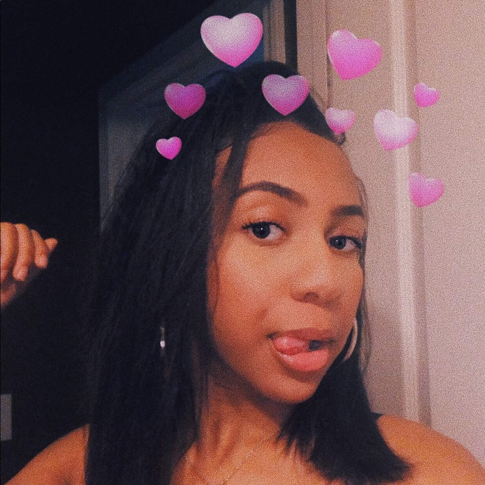 Meet your Posher, Ayana